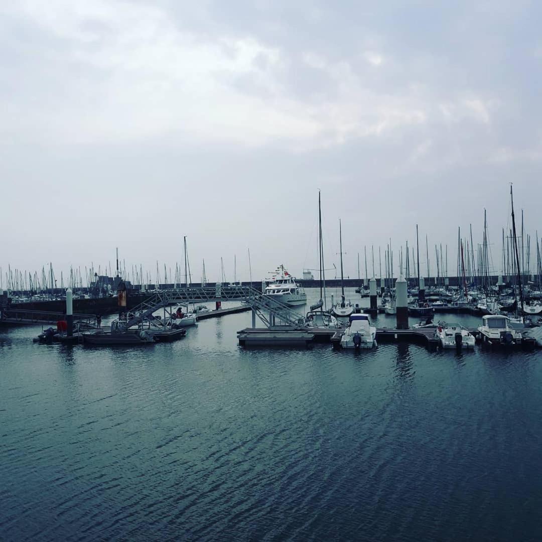 Hotel Lesembruns Le Havre Esterno foto