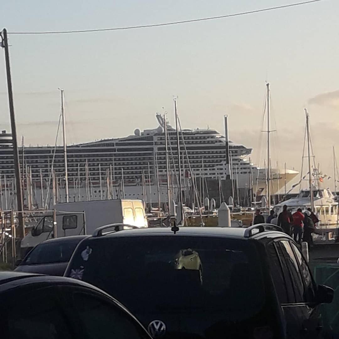Hotel Lesembruns Le Havre Esterno foto